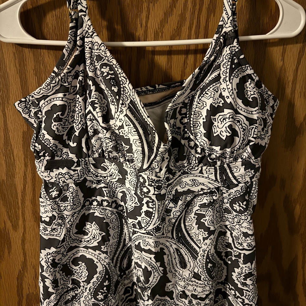 Kona Sol Grey & White Paisley Camisole Tank, Large- NWOT